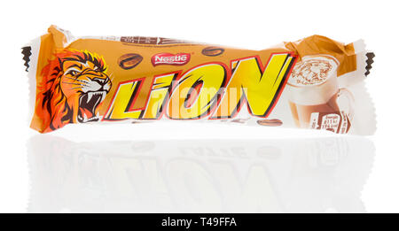 Winneconne, WI - 13. April 2019: ein Paket Nestle Lion latte wafer Geschmack Candy Bar auf einem isolierten Hintergrund Stockfoto