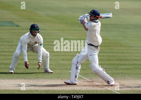 London, Großbritannien. 14 Apr, 2019. John Simpson von Middlesex (rechts) während Specsavers County Championship Match zwischen Middlesex vs in Lancashire Cricket Ground des Herrn am Sonntag, 14. April 2019 in London, England. (Nur redaktionelle Nutzung, eine Lizenz für die gewerbliche Nutzung erforderlich. Keine Verwendung in Wetten, Spiele oder einer einzelnen Verein/Liga/player Publikationen.) Credit: Taka G Wu/Alamy leben Nachrichten Stockfoto