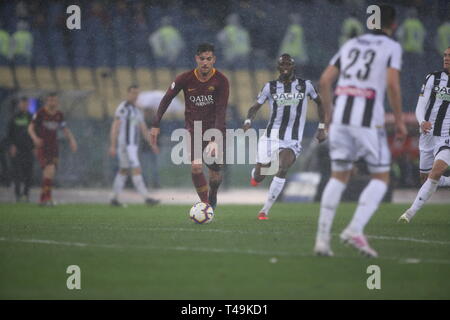 Rom, Italien. 13 Apr, 2019. 13.04.2019 Stadio Olimpico, Rom, Italien. SERIE A: in Aktion während der italienischen Serie A Match zwischen AS ROMA VS UDINESE 1-0 im Stadio Olimpico in Rom. Credit: Unabhängige Fotoagentur/Alamy leben Nachrichten Stockfoto