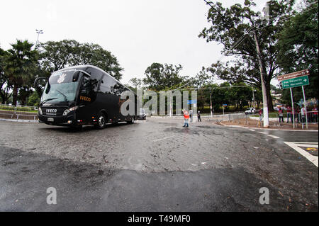 Sao Paulo, Brasilien. 14 Apr, 2019. SÃO PAULO FC X KORINTHER - korinther Bus kommt an das Stadion für das Match zwischen São Paulo FC und Korinther im Morumbi Stadion in São Paulo, SP statt. Credit: Foto Arena LTDA/Alamy leben Nachrichten Stockfoto