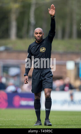 High Wycombe, UK. 14 Apr, 2019. Schiedsrichter Samuel Allison während der Frauen FA-Cup Halbfinale Match zwischen Lesen Frauen und West Ham United am Adams Park, High Wycombe, England am 14. April 2019. Foto von Andy Rowland. Credit: PRiME Media Images/Alamy leben Nachrichten Stockfoto