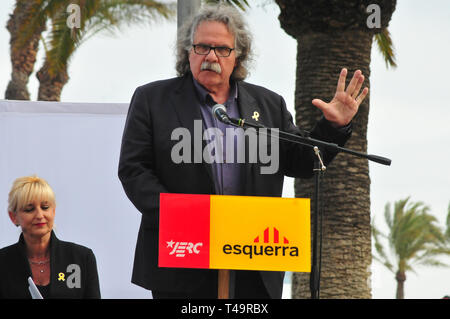 El Vendrell, Tarragona, Spanien. 14 Apr, 2019. Stellvertreter des Kongresses durch ERC (Republikanische Linke Kataloniens) Joan Trada gesehen Sprechen während die Parlamente der politischen Akt an der Wahlkampf für den nächsten allgemeinen Wahlen in El Vendrell. Credit: Ramon Costa/SOPA Images/ZUMA Draht/Alamy leben Nachrichten Stockfoto