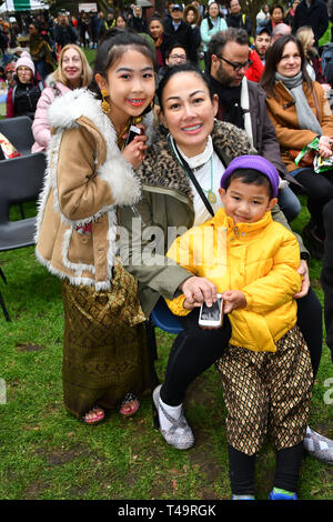 London, Großbritannien. 14 Apr, 2019. Feiert Thai Neujahr (Songkran) bei Buddhapadipa Tempel in Wimbledon als Wasser Songkran Festival, London, UK bekannt. Bild Capital/Alamy leben Nachrichten Stockfoto