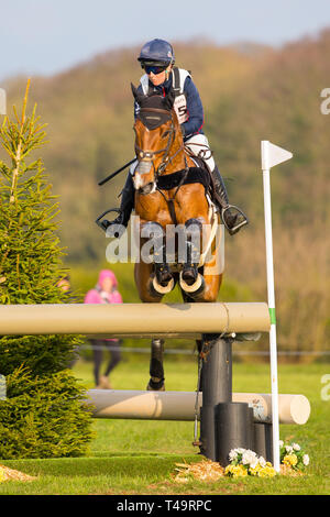 Norfolk, Großbritannien. 14 Apr, 2019. 2. Platz. Laura Collett, London S 2. GBR. CCI 4*. Abschnitt C. Barfuß Retreats Burnham Market International Horse Trials. Eventing. Burnham Market. Norfolk. Vereinigtes Königreich. GBR. {14}/{04}/{2019}. Credit: Sport in Bildern/Alamy leben Nachrichten Stockfoto