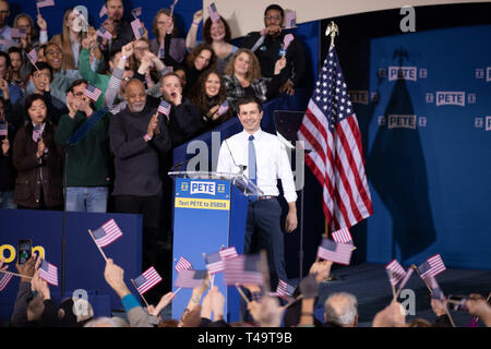 South Bend, Indiana, USA. 14. Apr 2019. Bürgermeister Peter Buttigieg kündigt 2020 Presidential Run am 14. April 2019 in South Bend, Indiana. 14 Apr, 2019. Credit: Lora Olive/ZUMA Draht/Alamy leben Nachrichten Stockfoto