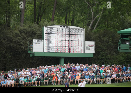 Augusta, USA. 14. Apr 2019. Der Rangliste auf dem 13 Loch während der letzten Runde des Masters 2019-Turnier an der Augusta National Golf Club in Augusta, Georgia, USA, am 14. April 2019. Credit: Koji Aoki/LBA SPORT/Alamy leben Nachrichten Stockfoto