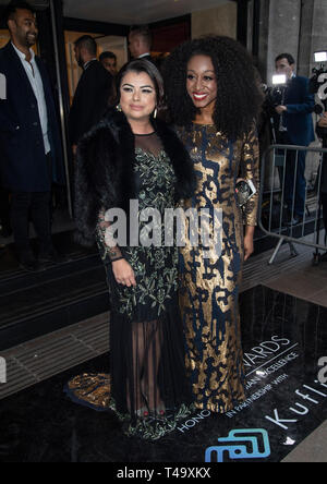 Beverley Knight mit einem Gast während der Asiatischen Awards 2019 im Grosvenor House Hotel in London gesehen. Stockfoto