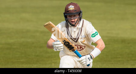 London, Großbritannien. 14 Apr, 2019. Ollie Papst batting in Surrey auf Essex am letzten Tag der Specsavers County Championship Match am Kia Oval. Quelle: David Rowe/Alamy leben Nachrichten Stockfoto