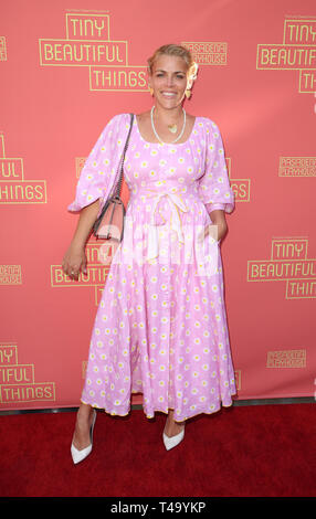 PASADENA, Ca - 14. April: Busy Phillips, am Pasadena Playhouse präsentiert die öffentliche Inszenierung von winzigen "schöne Dinge"-öffnung Nacht Leistung am Pasadena Playhouse in Pasadena, Kalifornien am 14. April 2019. Credit: Faye Sadou/MediaPunch Stockfoto