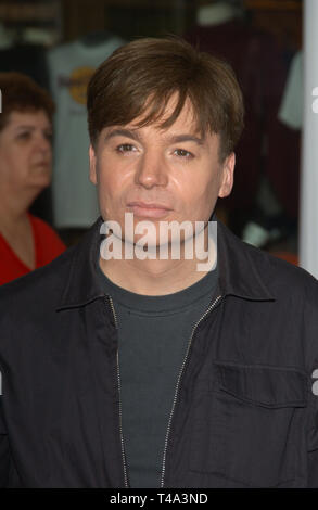 LOS ANGELES, Ca. November 08, 2003: Schauspieler Mike Myers im Rahmen der Weltpremiere in Hollywood, seines neuen Films Dr. Suess' Die Katze im Hut. Stockfoto