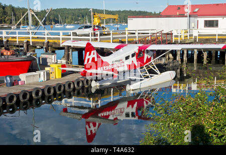 Harbour Air commuter Wasserflugzeug auf Salt Spring Island, BC., Kanada deHavvilland DH-C Beaver Wasserflugzeug im Hafen in der Nähe von Ganges, BC. Stockfoto