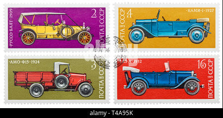 Udssr - ca. 1973: Sammlung von 4 Briefmarken in der UDSSR gedruckt, zeigt Russische retro Autos, Serie, ca. 1973 Stockfoto