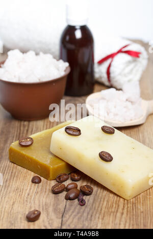 Hand-Seife und spa Salz hergestellt Stockfoto