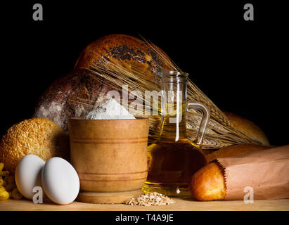 Brot mit Öl, Eier und Mehl Stockfoto