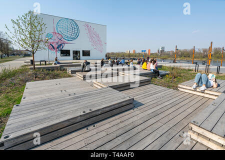 Warschau, Polen. April 2018. Eine externe Ansicht des Museum für Moderne Kunst Gebäude Stockfoto