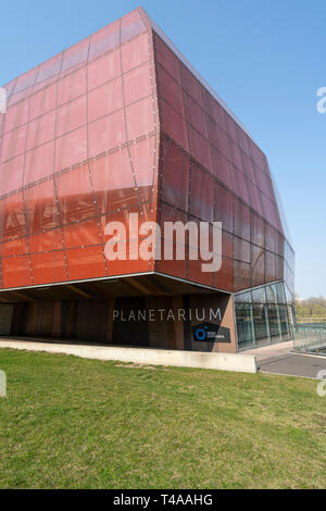 Warschau, Polen. April 2018. Eine externe Ansicht des Planetariums Gebäude. Stockfoto