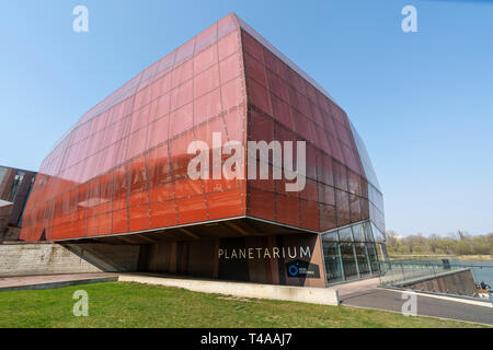 Warschau, Polen. April 2018. Eine externe Ansicht des Planetariums Gebäude. Stockfoto