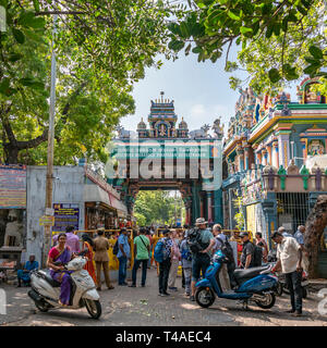 Blick auf den Platz der Manakula Vinyagar Tempel in Pondicherry, Indien. Stockfoto