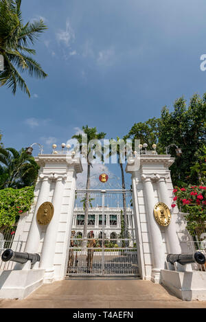 Horizontal Vertikal Blick auf den Platz des Government House in Pondicherry, Indien. Stockfoto