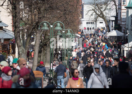 Fußgängerzone Helden von Monte Cassino Straße (ulica Bohaterow Monte Cassino Monciak) in Sopot, Polen. April 14 thh 2019 © wojciech Strozyk/Alamy S Stockfoto