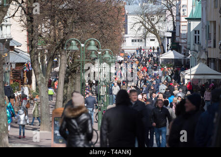 Fußgängerzone Helden von Monte Cassino Straße (ulica Bohaterow Monte Cassino Monciak) in Sopot, Polen. April 14 thh 2019 © wojciech Strozyk/Alamy S Stockfoto