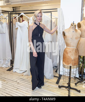 New York, NY, USA - 13. April 2019: Modedesigner Savannah Miller am Frühling 2020 Präsentation während New York Bridal Woche an 43 West 24 Street, M Stockfoto