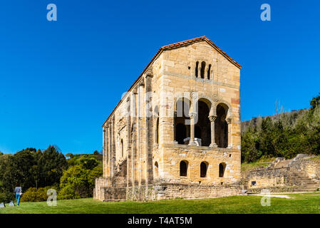 Oviedo, Spanien - 1 April, 2019: Kirche Santa Maria del Naranco. Ein pre-romanische Kirche in einem Berg in der Nähe von Oviedo gebaut Stockfoto