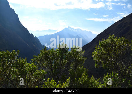 Sicht auf die Berge und Landschaft, nur ein paar hundert Meter von der toten Frau Pass auf dem Inka-trail in Peru Stockfoto