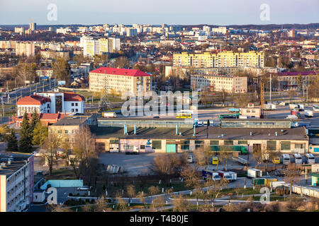 Panoramablick auf Neues Quartal Hochhaus Bereich Stadtentwicklung Wohnviertel am Abend aus der Vogelperspektive Stockfoto