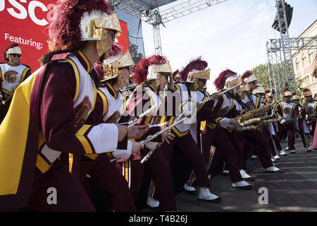 April 14, 2019 - Los Angeles, CA, USA - USC Marching Band öffnet die Los Angeles Times Festival der Bücher an der USC Campus in Los Angeles, Kalifornien am Sonntag, 14. April 2019 abgehalten (Credit Bild: © Dave Safley/ZUMA Draht) Stockfoto