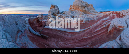 Sonnenuntergang an der White Pocket im Vermillion Cliffs National Monument, Arizona. Stockfoto