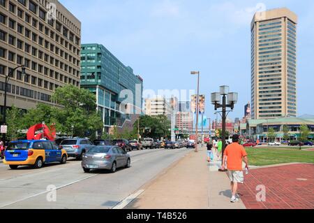 BALTIMORE, USA - Juni 12, 2013: die Menschen besuchen Downtown Baltimore. Baltimore ist die größte Stadt im Bundesstaat Maryland mit 622,104 Menschen. Stockfoto