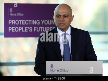 Home Secretary Sajid Javid eine Rede über Gewaltverbrechen in den ovalen Platz in London, wo er sagte, schwerer Gewalt wie der Ausbruch einer ansteckenden Krankheit behandelt werden sollten", wie er seine Blaupause für das Stoppen des Blutvergießens auf Großbritanniens Straßen skizziert. Stockfoto