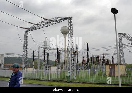 Trino Vercellese Kernkraftwerk, in den Prozess der Deaktivierung durch die Gesellschaft Sogin, verantwortlich für die Stilllegung des italienischen Kernkraftwerke nach der beliebten Referenden von 1987 und 2011 Stockfoto