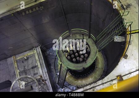 Trino Vercellese Kernkraftwerk, in den Prozess der Deaktivierung durch die Gesellschaft Sogin, verantwortlich für die Stilllegung des italienischen Kernkraftwerke nach der beliebten Referenden von 1987 und 2011. Die Abdeckung der haben ssel', Container, deckt die REAKTOR Core Stockfoto