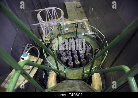 Trino Vercellese Kernkraftwerk, in den Prozess der Deaktivierung durch die Gesellschaft Sogin, verantwortlich für die Stilllegung des italienischen Kernkraftwerke nach der beliebten Referenden von 1987 und 2011. Die Abdeckung der haben ssel', Container, deckt die REAKTOR Core Stockfoto