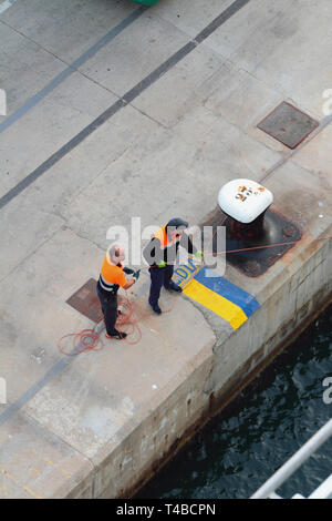 Palma de Mallorca, Spanien - 02.Oktober 2018: Verankerung Meister am Liegeplatz Stockfoto