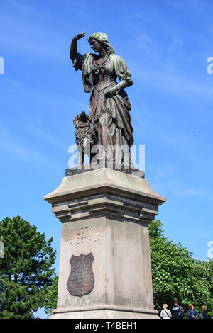 Flora Macdonald Statue durch Inverness Castle, Castle Hill, Inverness, Highland, Schottland, Vereinigtes Königreich Stockfoto