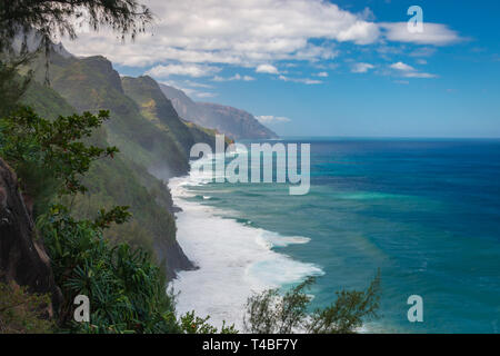 Wunderschönen Napali Küste auf der hawaiianischen Insel Kauai von kalalau Wanderweg gesehen Stockfoto