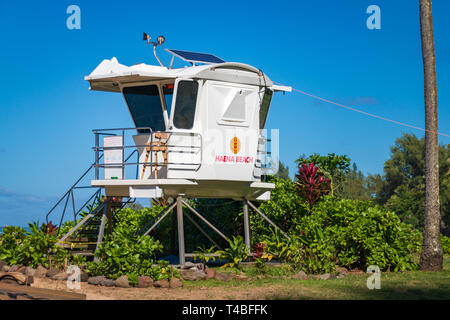 Lifeguard Tower am Haena Beach Park an der Nordküste der hawaiianischen Insel Kauai, USA Stockfoto