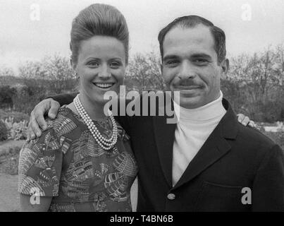 HUSSEIN bin Talal von Jordanien und Frau Prinzessin Muna Stockfoto