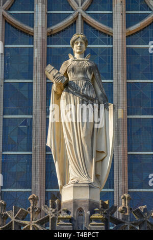 Justitia, Amtsgericht Wedding Brunnenplatz, Gesundbrunnen, Mitte, Berlin, Deutschland Stockfoto