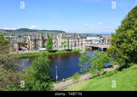 Blick nach Westen auf die Stadt und den Fluss Ness vom Castle Hill, Inverness, Highland, Schottland, Vereinigtes Königreich Stockfoto