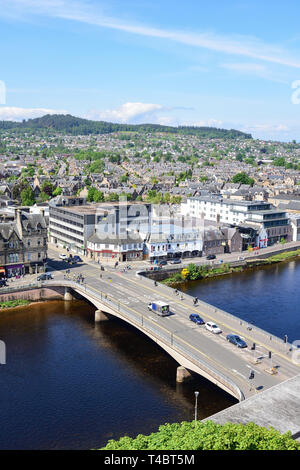 Blick auf die Stadt von der Burg von Inverness über den Fluss Ness, Castle Hill, Inverness, Highland, Schottland, Vereinigtes Königreich Stockfoto