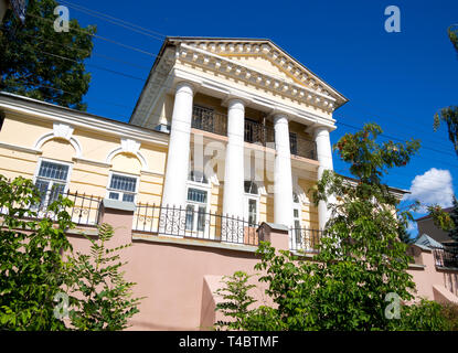 Zadonsk, Russland - 28. August 2018: Blick auf das Gebäude des Museums Heimatmuseum von Zadonsk Stockfoto