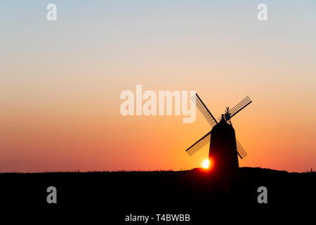 Thame Mühle. Windmühle bei Sonnenaufgang in der Nähe des Dorfes große Haseley, South Oxfordshire, England Stockfoto