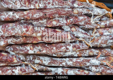 Geräucherte wurst Sticks in Verpackung closeup Stockfoto