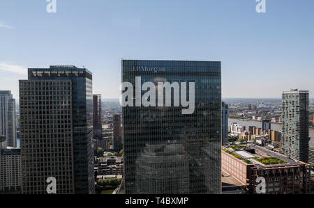 (190415) -- LONDON, April 15, 2019 (Xinhua) - Foto am 15. Mai, 2018 zeigt die J.P.Morgan Gebäude am Canary Wharf in London, Großbritannien. Der Deal zwischen der britische Premierminister Theresa Mai und die Europäische Union (EU) vereinbarten die Brexit Datum bis Ende Oktober zu verlängern, wird die Erholung der wirtschaftlichen Leistungsfähigkeit verzögern, Ökonom sagte kürzlich in einem Interview mit Xinhua. Mai Einigung in Brüssel mit den Staats- und Regierungschefs der EU die Brexit Datum von 12. April bis Okt. 31 zu verschieben, wird die Wirtschafts- und Währungspolitik Folgen haben, laut Paulus Dales, Chief UK Economist bei Capital Economics, ein Stockfoto