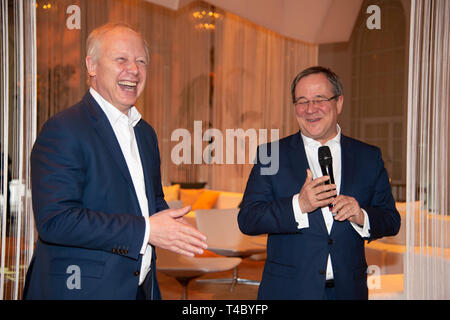 Köln, Deutschland. 11 Apr, 2019. Von links: Tom Buhrow, WDR-Intendant, Armin LASCHET, Ministerpräsident von NRW, WDR-Treffen in Koeln am 11.04.2019, | Verwendung der weltweiten Kredit: dpa/Alamy leben Nachrichten Stockfoto