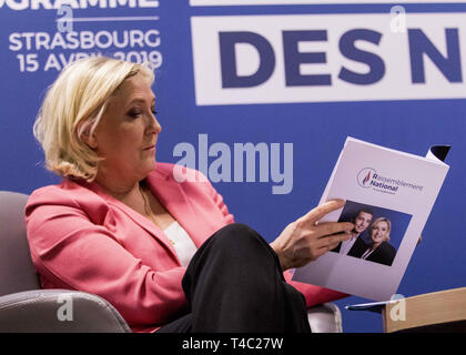 April 15, 2019 - Französische rechtsextreme Rassemblement National (RN) Partei Präsident Marine Le Pen bei der Vorstellung des Manifests des Rassemblement National' "Die Europäische Allianz der Nationen'' und die RN-Programm für die Wahlen zum Europäischen Parlament am 15. April 2019 in Straßburg, Frankreich. (Bild: © Elyxandro CegarraZUMA Draht) Stockfoto